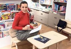 Çocuklara masal okudu