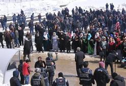 Yüksekova'da nevruzda 'Apo' sloganına polis müdahale etti