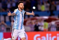 Arjantin'i Messi sırtladı