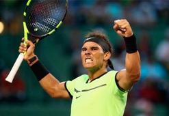 Nadal 1000. maçında güldü
