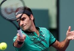 Federer'in bileği bükülmüyor