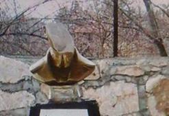 Divriği'de Atatürk büstüne saldırı