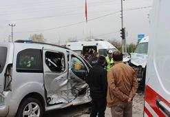 Öğrenci servisi kaza yaptı: 15 yaralı