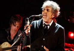 Bob Dylan Nobel ödülünü aldı!