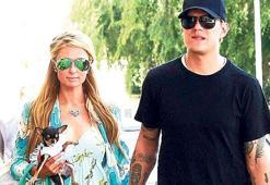 Paris Hilton aşk sarhoşu