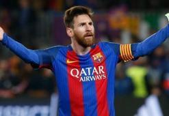 Messi Barcelona ile sözleşme uzatıyor