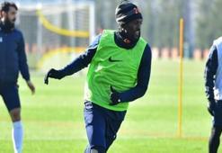 Adebayor kadroda olacak mı?