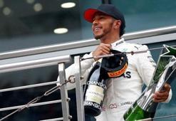 Çin'de kazanan Hamilton