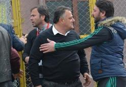 Sahaya inen başkan futbolcu dövdü