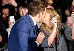 Chris Pratt'ten kırmızı halı öpücüğü!