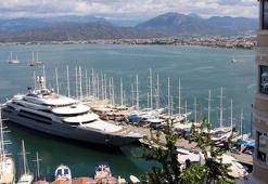 Rus demir kralının yüzen sarayı Fethiye'den 350 bin litre yakıt aldı