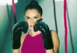 Fahriye Evcen boksör oldu!