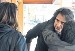 Birden Mahsun Kırmızıgül'ün üstüne atlayıp...