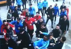 Başakşehirli futbolcular gazetecilere saldırdı