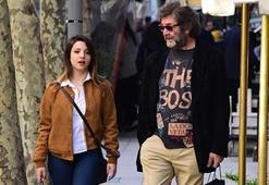 Kendisinden 40 yaş küçük güzelle yakalandı!