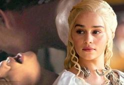 Khaleesi'den cesur sahne!
