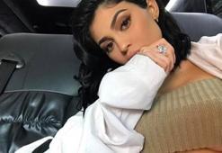 Kylie Jenner'ın dekoltesi rekor kırdı!