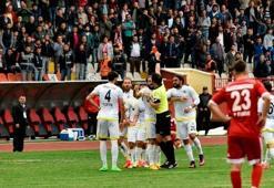 Futbolcuyu duşta unutup maça çıktılar!