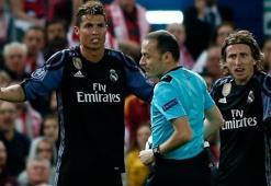 Avrupa o anı konuşuyor! Cüneyt Çakır ve Ronaldo...