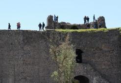 Diyarbakır surlarına ‘özçekim’ yasağı