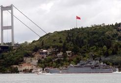 Rus askeri gemisi İstanbul Boğazı'ndan geçti