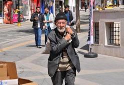 2 çocuğunu üniversitede okutuyor