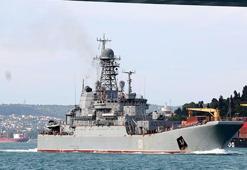 Rus savaş gemisi boğazdan geçti