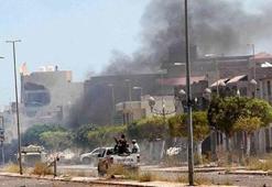 Libya'da hava üssüne saldırı: 141 ölü