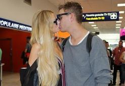 Paris Hilton Cannes'a damga vurdu!
