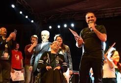 Haluk Levent'e İzmir'de yoğun ilgi!