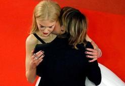 Kırmızı halıde Nicole Kidman'a öpücük yağmuru!