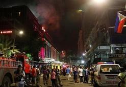 Filipinler'de otelde silah ve patlama sesleri!