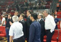 Anadolu Efes'ten şok tepki: Takımı sahadan çekti