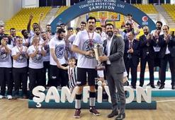 Şampiyon Sakarya Büyükşehir Belediyespor!
