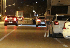 Antalya'nın en işlek caddelerinde fuhuş pazarlığı