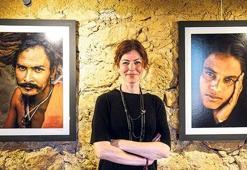 İlk kişisel sergisini açtı