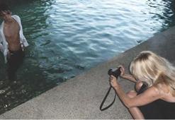 Pamela Anderson oğlu için fotoğrafçı oldu!