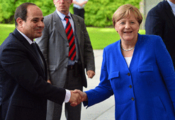 Sisi Merkel'in yanına gitti!