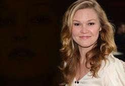 Julia Stiles anne oluyor