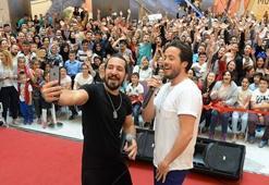 Aydın Kurtoğlu ve Doğukan Manço'dan mini konser