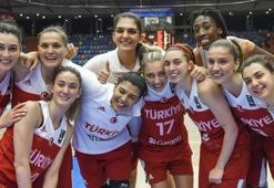 Türkiye güle oynaya çeyrek finalde!