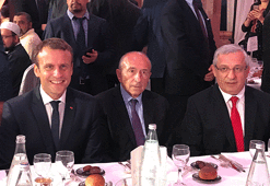 Fransa Cumhurbaşkanı Macron Paris'te iftara katıldı