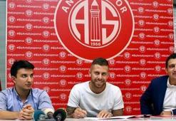 Menez resmen imzaladı