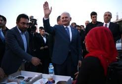 Başbakan Yıldırım, Gebze'de sokak iftarına katıldı