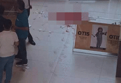 Alışveriş merkezinde intihar etti