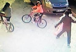Parke taşlı saldırgan zihinsel engelli çıktı