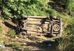 Hafif ticari araç şarampole uçtu: 2 ölü, 6 yaralı