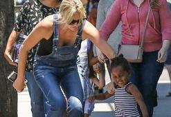 Charlize Theron'un zor anları!