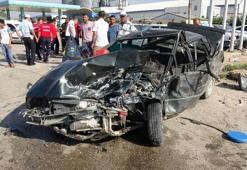 Trafik kazasında yaralı çocuklar yola savruldu