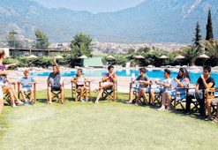 Türkiye'de bir ilk! Hem tatil yapıyor  hem İngilizce öğreniyorlar